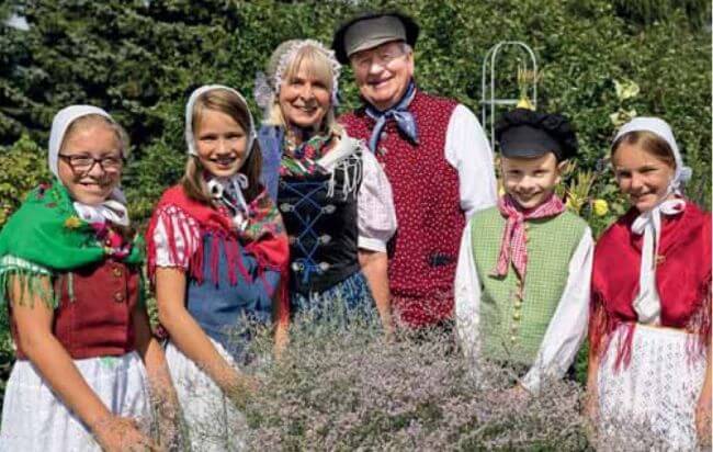 Familie in Oberlausitzer Tracht